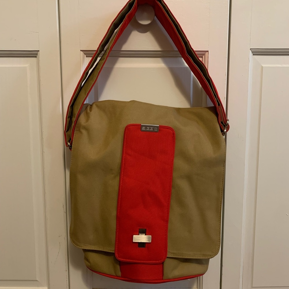 SIGG Canvas Crossbody Messenger Bag With Water Bottle Holder Excellent cond